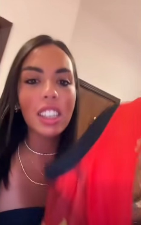 صاحبة تيشيرت شوبير صاحبة تيشيرت شوبير